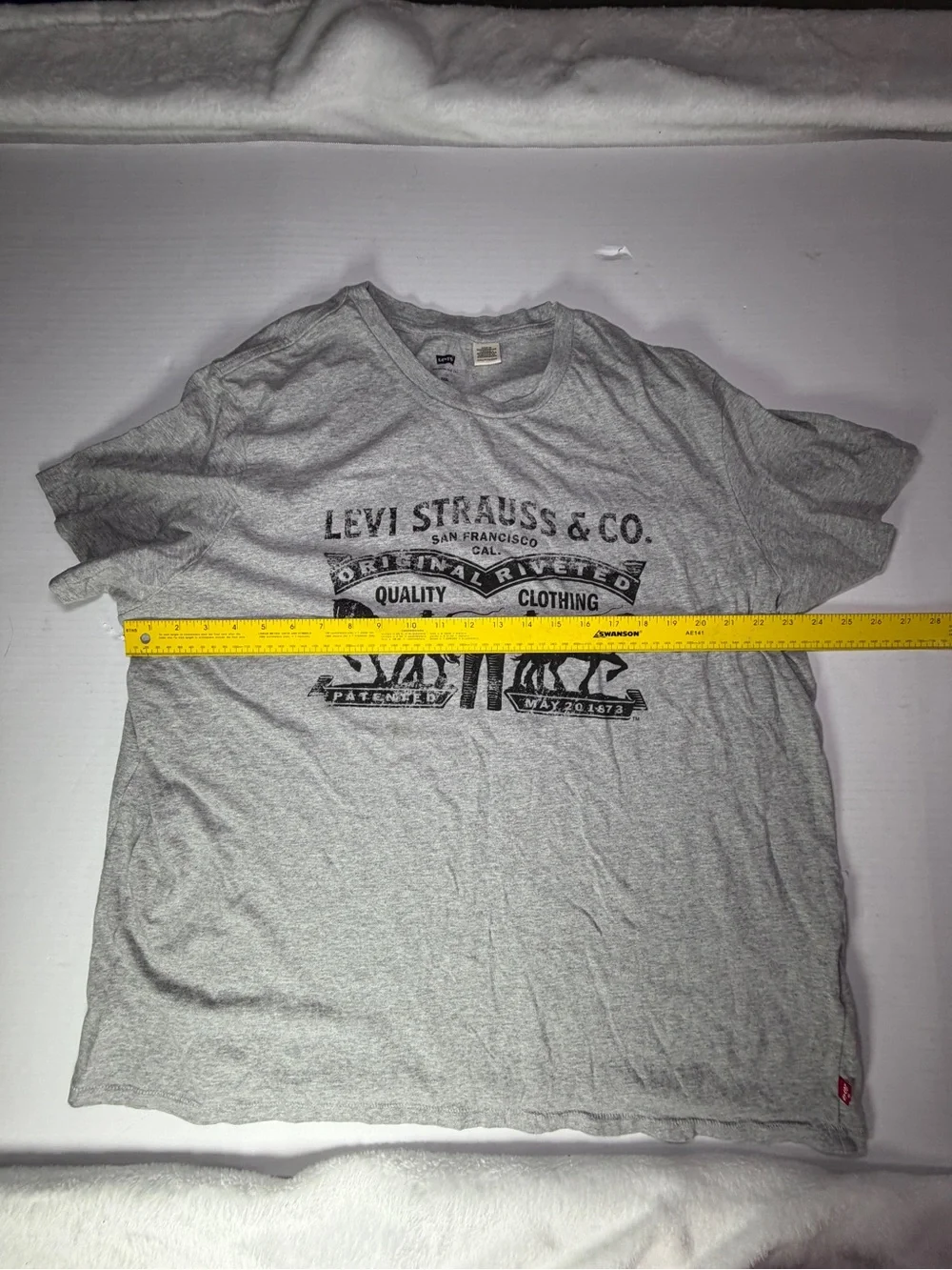 Levi's Light Gray Short Sleeve Tee with Black Logo Graphic